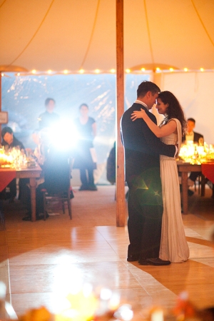 GG bride and groom first dance