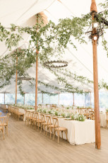 Arrondi Chandeliers between wood poles