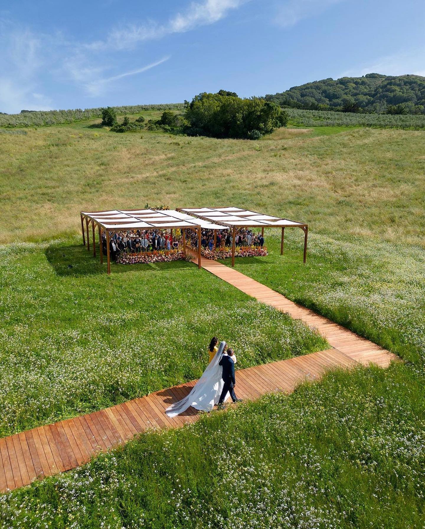 A colorful spring wedding at @mcevoyranch and @patrickquezada captured this moment so beautifully!
Planning: @cd_chandadaniels
Florals: @lebloomerie
#zephyrtents